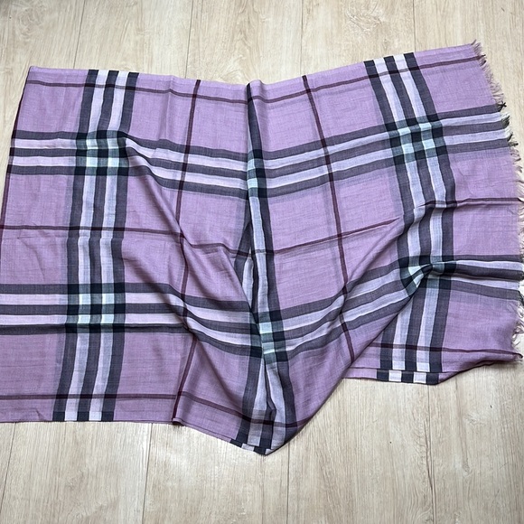 Burberry Check wool and silk scarf 220X70 CM - Picture 7 of 7